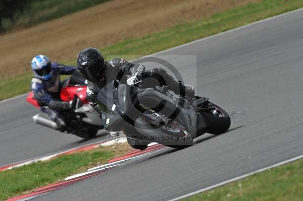 Motorcycle action photographs;Trackday digital images;event digital images;eventdigitalimages;no limits trackday;peter wileman photography;snetterton;snetterton circuit norfolk;snetterton photographs;trackday;trackday photos