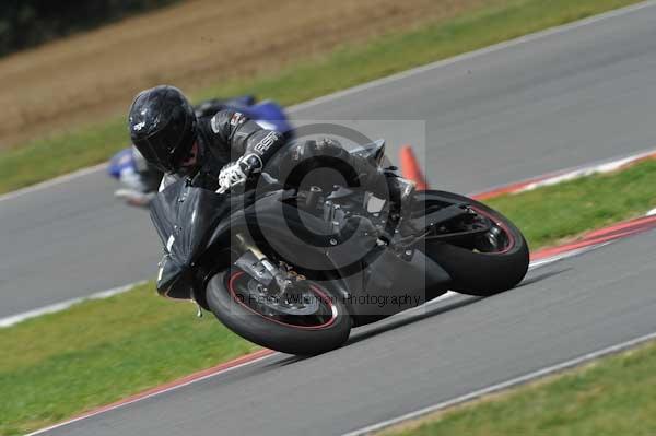 Motorcycle action photographs;Trackday digital images;event digital images;eventdigitalimages;no limits trackday;peter wileman photography;snetterton;snetterton circuit norfolk;snetterton photographs;trackday;trackday photos