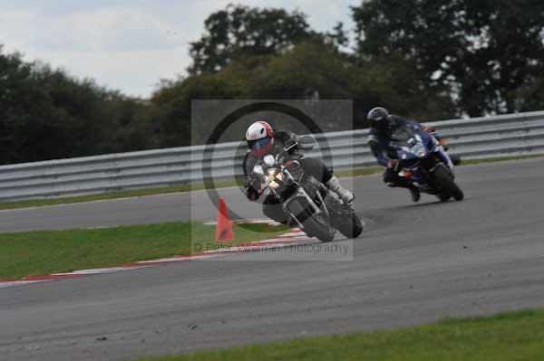 Motorcycle action photographs;Trackday digital images;event digital images;eventdigitalimages;no limits trackday;peter wileman photography;snetterton;snetterton circuit norfolk;snetterton photographs;trackday;trackday photos