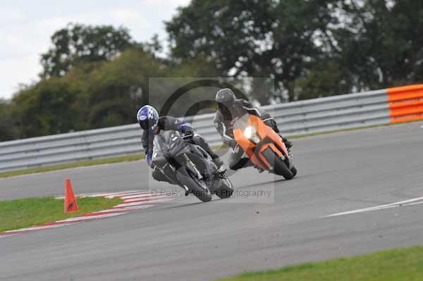 Motorcycle action photographs;Trackday digital images;event digital images;eventdigitalimages;no limits trackday;peter wileman photography;snetterton;snetterton circuit norfolk;snetterton photographs;trackday;trackday photos