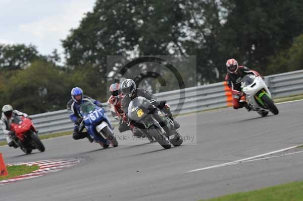 Motorcycle action photographs;Trackday digital images;event digital images;eventdigitalimages;no limits trackday;peter wileman photography;snetterton;snetterton circuit norfolk;snetterton photographs;trackday;trackday photos