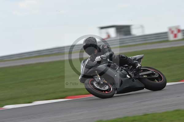 Motorcycle action photographs;Trackday digital images;event digital images;eventdigitalimages;no limits trackday;peter wileman photography;snetterton;snetterton circuit norfolk;snetterton photographs;trackday;trackday photos