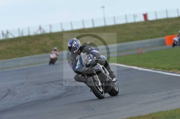 Motorcycle action photographs;Trackday digital images;event digital images;eventdigitalimages;no limits trackday;peter wileman photography;snetterton;snetterton circuit norfolk;snetterton photographs;trackday;trackday photos