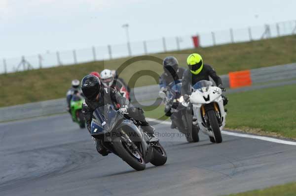 Motorcycle action photographs;Trackday digital images;event digital images;eventdigitalimages;no limits trackday;peter wileman photography;snetterton;snetterton circuit norfolk;snetterton photographs;trackday;trackday photos