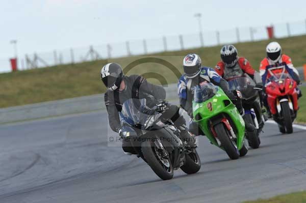 Motorcycle action photographs;Trackday digital images;event digital images;eventdigitalimages;no limits trackday;peter wileman photography;snetterton;snetterton circuit norfolk;snetterton photographs;trackday;trackday photos