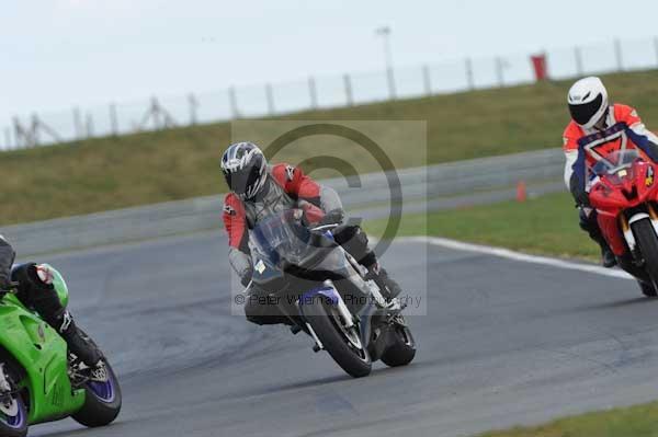 Motorcycle action photographs;Trackday digital images;event digital images;eventdigitalimages;no limits trackday;peter wileman photography;snetterton;snetterton circuit norfolk;snetterton photographs;trackday;trackday photos