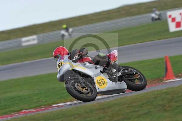 Motorcycle action photographs;Trackday digital images;event digital images;eventdigitalimages;no limits trackday;peter wileman photography;snetterton;snetterton circuit norfolk;snetterton photographs;trackday;trackday photos