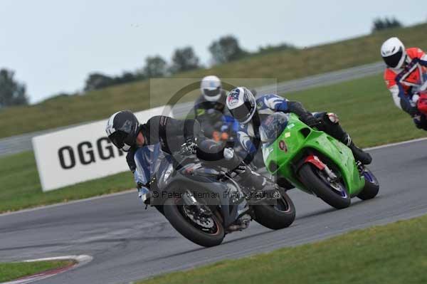 Motorcycle action photographs;Trackday digital images;event digital images;eventdigitalimages;no limits trackday;peter wileman photography;snetterton;snetterton circuit norfolk;snetterton photographs;trackday;trackday photos