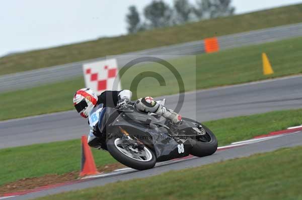 Motorcycle action photographs;Trackday digital images;event digital images;eventdigitalimages;no limits trackday;peter wileman photography;snetterton;snetterton circuit norfolk;snetterton photographs;trackday;trackday photos