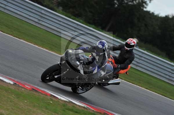 Motorcycle action photographs;Trackday digital images;event digital images;eventdigitalimages;no limits trackday;peter wileman photography;snetterton;snetterton circuit norfolk;snetterton photographs;trackday;trackday photos