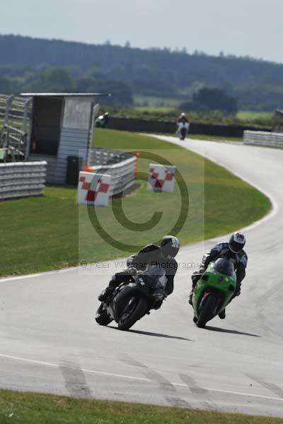 Motorcycle action photographs;Trackday digital images;event digital images;eventdigitalimages;no limits trackday;peter wileman photography;snetterton;snetterton circuit norfolk;snetterton photographs;trackday;trackday photos