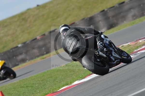 Motorcycle action photographs;Trackday digital images;event digital images;eventdigitalimages;no limits trackday;peter wileman photography;snetterton;snetterton circuit norfolk;snetterton photographs;trackday;trackday photos