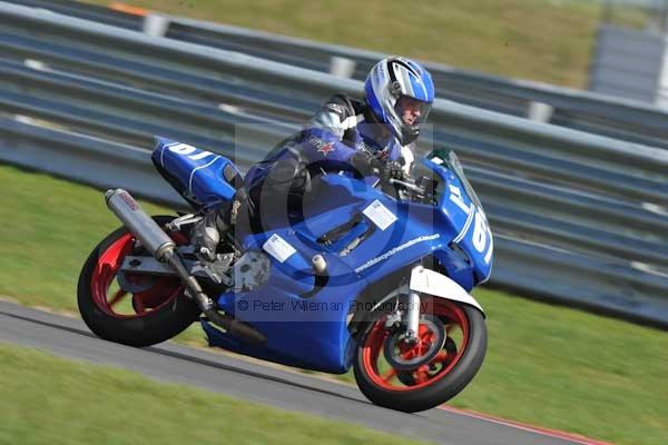 Motorcycle action photographs;Trackday digital images;event digital images;eventdigitalimages;no limits trackday;peter wileman photography;snetterton;snetterton circuit norfolk;snetterton photographs;trackday;trackday photos