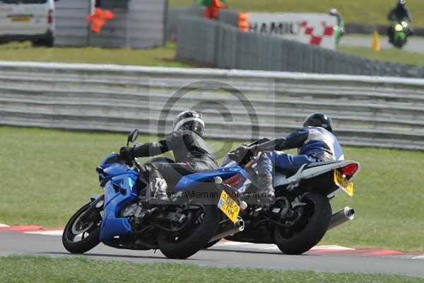 Motorcycle action photographs;Trackday digital images;event digital images;eventdigitalimages;no limits trackday;peter wileman photography;snetterton;snetterton circuit norfolk;snetterton photographs;trackday;trackday photos