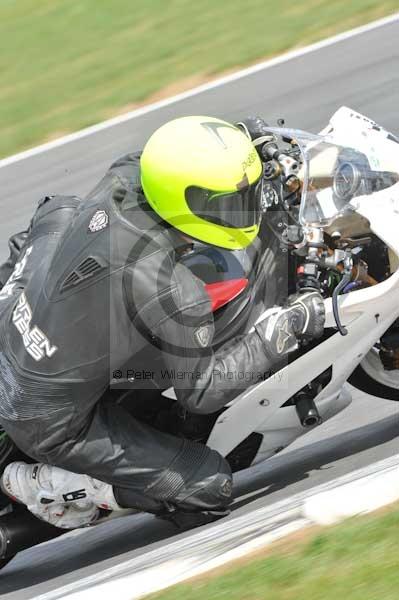 Motorcycle action photographs;Trackday digital images;event digital images;eventdigitalimages;no limits trackday;peter wileman photography;snetterton;snetterton circuit norfolk;snetterton photographs;trackday;trackday photos