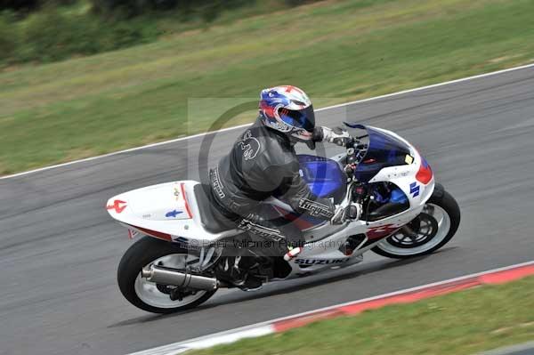 Motorcycle action photographs;Trackday digital images;event digital images;eventdigitalimages;no limits trackday;peter wileman photography;snetterton;snetterton circuit norfolk;snetterton photographs;trackday;trackday photos