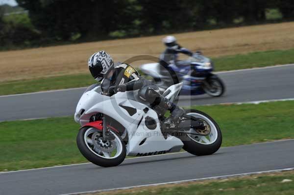 Motorcycle action photographs;Trackday digital images;event digital images;eventdigitalimages;no limits trackday;peter wileman photography;snetterton;snetterton circuit norfolk;snetterton photographs;trackday;trackday photos