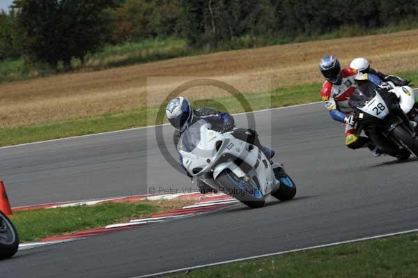 Motorcycle action photographs;Trackday digital images;event digital images;eventdigitalimages;no limits trackday;peter wileman photography;snetterton;snetterton circuit norfolk;snetterton photographs;trackday;trackday photos