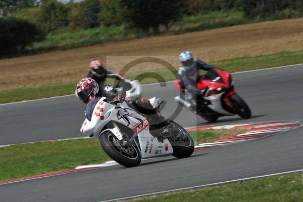 Motorcycle action photographs;Trackday digital images;event digital images;eventdigitalimages;no limits trackday;peter wileman photography;snetterton;snetterton circuit norfolk;snetterton photographs;trackday;trackday photos