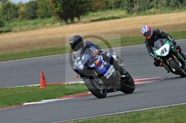 Motorcycle action photographs;Trackday digital images;event digital images;eventdigitalimages;no limits trackday;peter wileman photography;snetterton;snetterton circuit norfolk;snetterton photographs;trackday;trackday photos