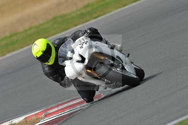 Motorcycle action photographs;Trackday digital images;event digital images;eventdigitalimages;no limits trackday;peter wileman photography;snetterton;snetterton circuit norfolk;snetterton photographs;trackday;trackday photos