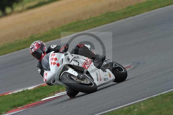 Motorcycle action photographs;Trackday digital images;event digital images;eventdigitalimages;no limits trackday;peter wileman photography;snetterton;snetterton circuit norfolk;snetterton photographs;trackday;trackday photos