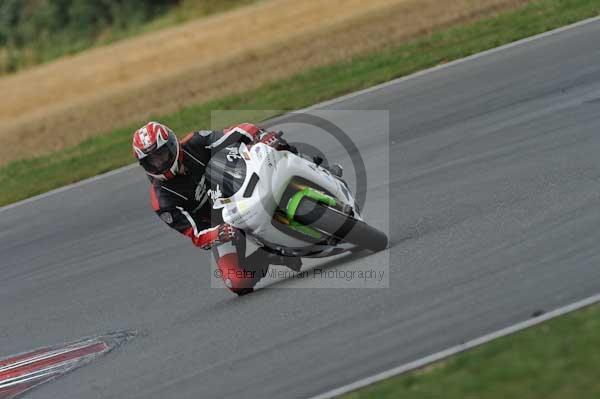 Motorcycle action photographs;Trackday digital images;event digital images;eventdigitalimages;no limits trackday;peter wileman photography;snetterton;snetterton circuit norfolk;snetterton photographs;trackday;trackday photos