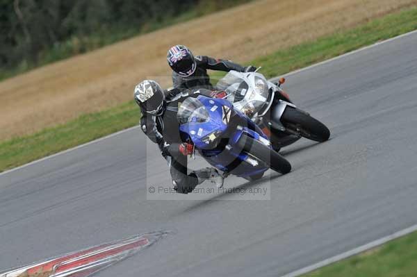 Motorcycle action photographs;Trackday digital images;event digital images;eventdigitalimages;no limits trackday;peter wileman photography;snetterton;snetterton circuit norfolk;snetterton photographs;trackday;trackday photos