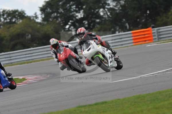 Motorcycle action photographs;Trackday digital images;event digital images;eventdigitalimages;no limits trackday;peter wileman photography;snetterton;snetterton circuit norfolk;snetterton photographs;trackday;trackday photos