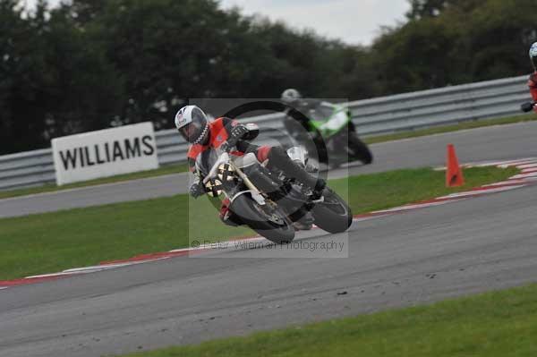 Motorcycle action photographs;Trackday digital images;event digital images;eventdigitalimages;no limits trackday;peter wileman photography;snetterton;snetterton circuit norfolk;snetterton photographs;trackday;trackday photos