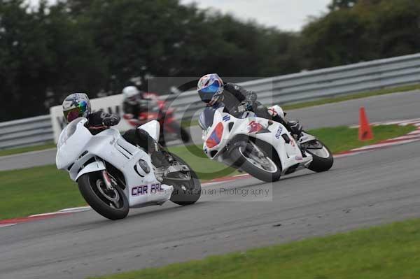 Motorcycle action photographs;Trackday digital images;event digital images;eventdigitalimages;no limits trackday;peter wileman photography;snetterton;snetterton circuit norfolk;snetterton photographs;trackday;trackday photos