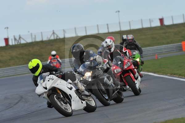 Motorcycle action photographs;Trackday digital images;event digital images;eventdigitalimages;no limits trackday;peter wileman photography;snetterton;snetterton circuit norfolk;snetterton photographs;trackday;trackday photos