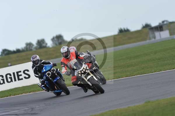 Motorcycle action photographs;Trackday digital images;event digital images;eventdigitalimages;no limits trackday;peter wileman photography;snetterton;snetterton circuit norfolk;snetterton photographs;trackday;trackday photos