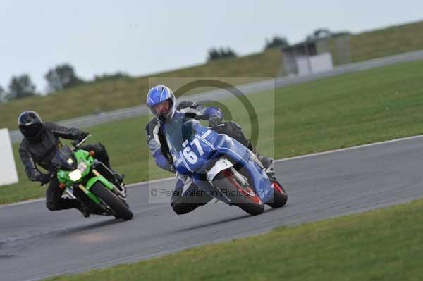 Motorcycle action photographs;Trackday digital images;event digital images;eventdigitalimages;no limits trackday;peter wileman photography;snetterton;snetterton circuit norfolk;snetterton photographs;trackday;trackday photos