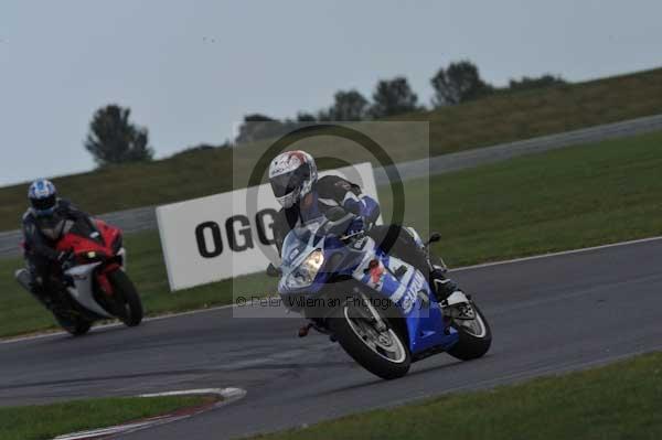 Motorcycle action photographs;Trackday digital images;event digital images;eventdigitalimages;no limits trackday;peter wileman photography;snetterton;snetterton circuit norfolk;snetterton photographs;trackday;trackday photos