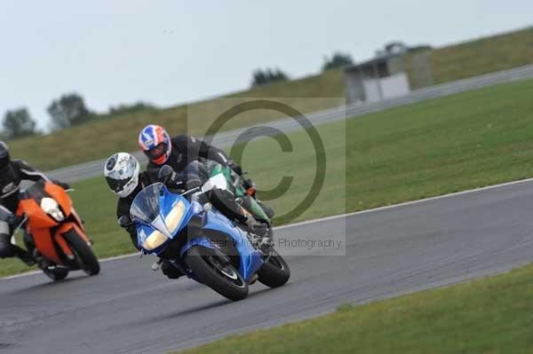 Motorcycle action photographs;Trackday digital images;event digital images;eventdigitalimages;no limits trackday;peter wileman photography;snetterton;snetterton circuit norfolk;snetterton photographs;trackday;trackday photos