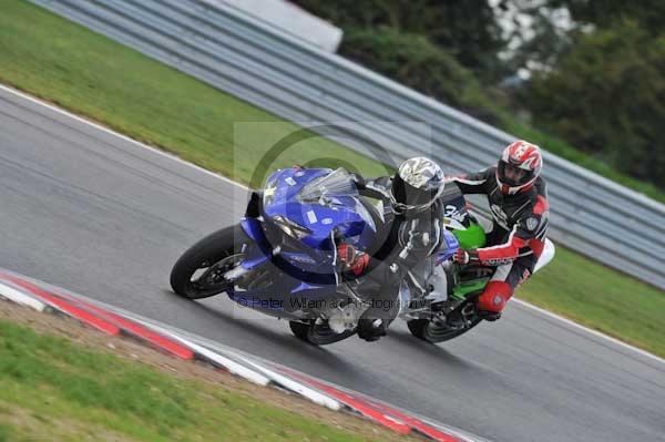 Motorcycle action photographs;Trackday digital images;event digital images;eventdigitalimages;no limits trackday;peter wileman photography;snetterton;snetterton circuit norfolk;snetterton photographs;trackday;trackday photos