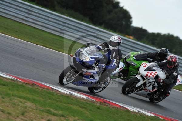 Motorcycle action photographs;Trackday digital images;event digital images;eventdigitalimages;no limits trackday;peter wileman photography;snetterton;snetterton circuit norfolk;snetterton photographs;trackday;trackday photos