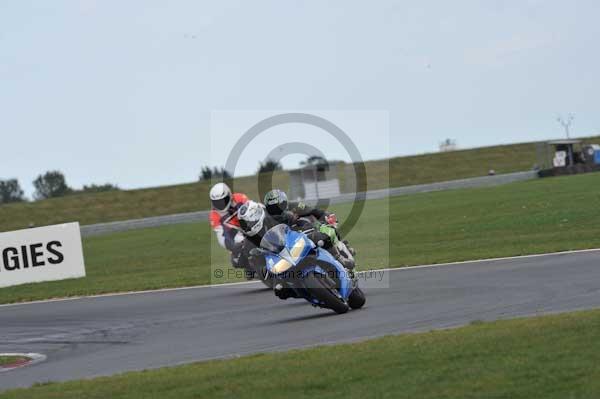 Motorcycle action photographs;Trackday digital images;event digital images;eventdigitalimages;no limits trackday;peter wileman photography;snetterton;snetterton circuit norfolk;snetterton photographs;trackday;trackday photos