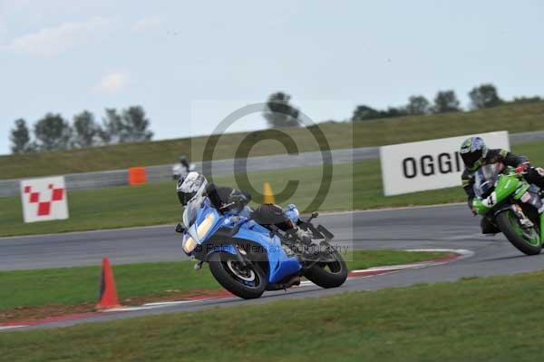 Motorcycle action photographs;Trackday digital images;event digital images;eventdigitalimages;no limits trackday;peter wileman photography;snetterton;snetterton circuit norfolk;snetterton photographs;trackday;trackday photos