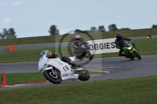 Motorcycle action photographs;Trackday digital images;event digital images;eventdigitalimages;no limits trackday;peter wileman photography;snetterton;snetterton circuit norfolk;snetterton photographs;trackday;trackday photos