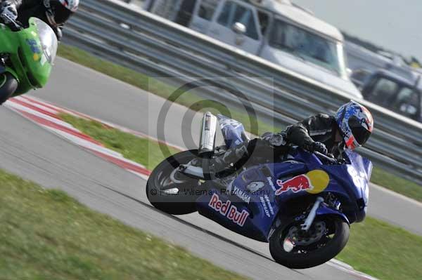 Motorcycle action photographs;Trackday digital images;event digital images;eventdigitalimages;no limits trackday;peter wileman photography;snetterton;snetterton circuit norfolk;snetterton photographs;trackday;trackday photos