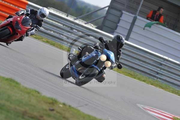 Motorcycle action photographs;Trackday digital images;event digital images;eventdigitalimages;no limits trackday;peter wileman photography;snetterton;snetterton circuit norfolk;snetterton photographs;trackday;trackday photos