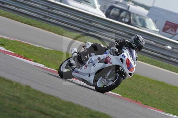 Motorcycle action photographs;Trackday digital images;event digital images;eventdigitalimages;no limits trackday;peter wileman photography;snetterton;snetterton circuit norfolk;snetterton photographs;trackday;trackday photos