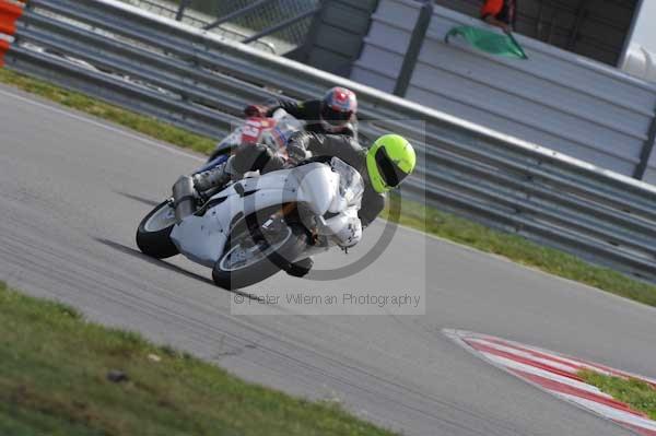 Motorcycle action photographs;Trackday digital images;event digital images;eventdigitalimages;no limits trackday;peter wileman photography;snetterton;snetterton circuit norfolk;snetterton photographs;trackday;trackday photos