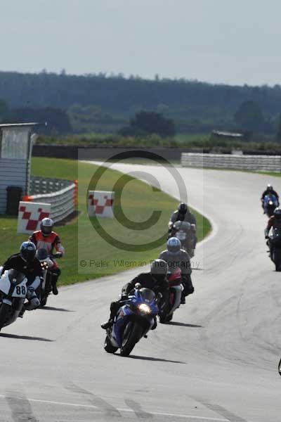 Motorcycle action photographs;Trackday digital images;event digital images;eventdigitalimages;no limits trackday;peter wileman photography;snetterton;snetterton circuit norfolk;snetterton photographs;trackday;trackday photos