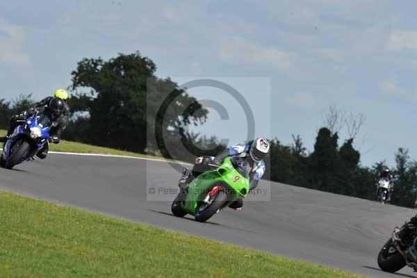 Motorcycle action photographs;Trackday digital images;event digital images;eventdigitalimages;no limits trackday;peter wileman photography;snetterton;snetterton circuit norfolk;snetterton photographs;trackday;trackday photos