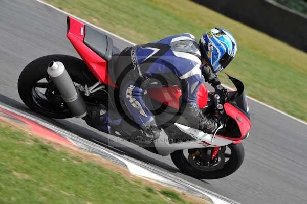 Motorcycle action photographs;Trackday digital images;event digital images;eventdigitalimages;no limits trackday;peter wileman photography;snetterton;snetterton circuit norfolk;snetterton photographs;trackday;trackday photos