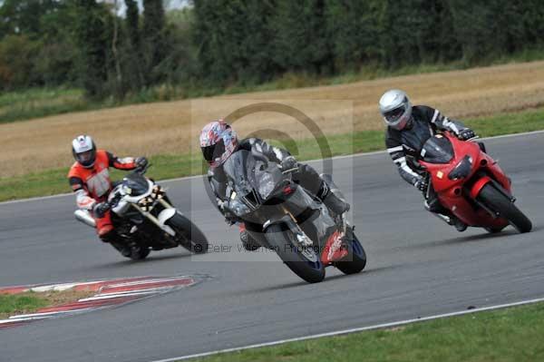 Motorcycle action photographs;Trackday digital images;event digital images;eventdigitalimages;no limits trackday;peter wileman photography;snetterton;snetterton circuit norfolk;snetterton photographs;trackday;trackday photos