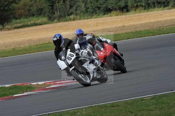 Motorcycle action photographs;Trackday digital images;event digital images;eventdigitalimages;no limits trackday;peter wileman photography;snetterton;snetterton circuit norfolk;snetterton photographs;trackday;trackday photos